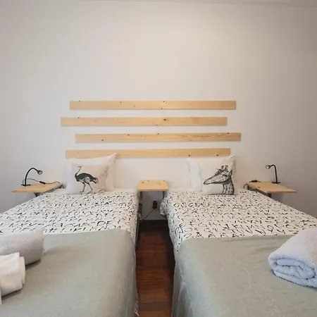 Lovely House, Paredes