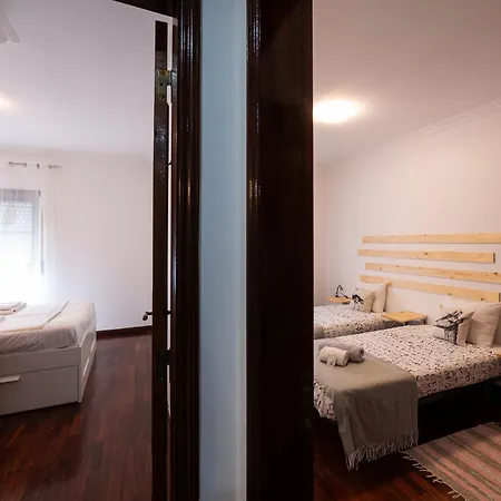 Lovely House, Paredes Apartment