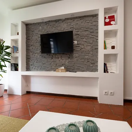 Lovely House, Paredes *