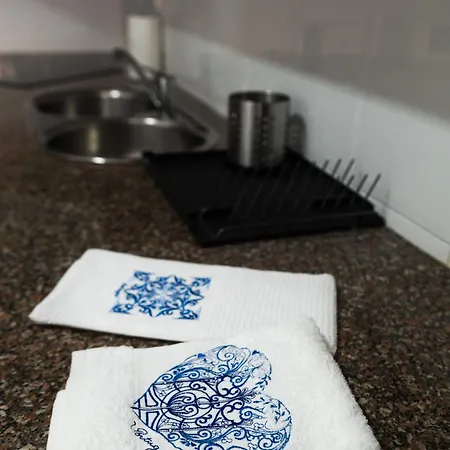 Lovely House, Paredes * Аленкер