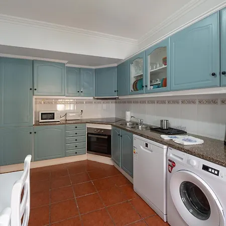 Lovely House, Paredes