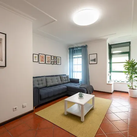 Lovely House, Paredes
