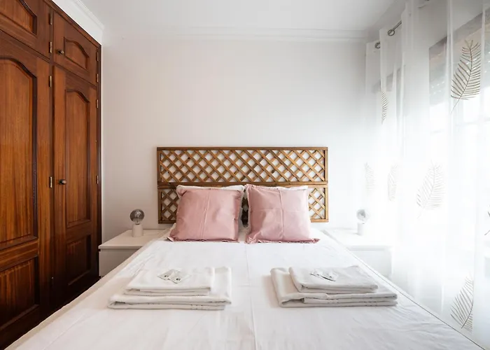 Lovely House, Paredes