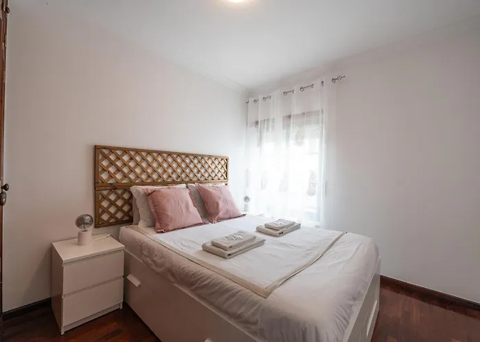 Lovely House, Paredes *