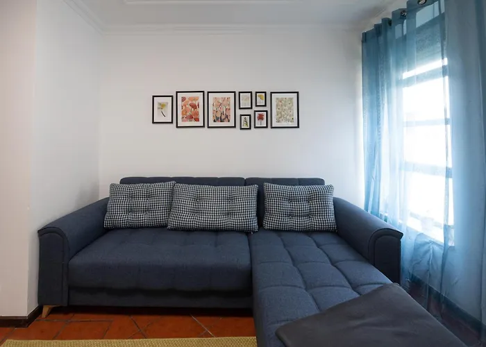 Lovely House, Paredes *